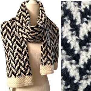 Ralph Lauren Black& White Wool Blend Wool Blend Chevron Knit Scarf